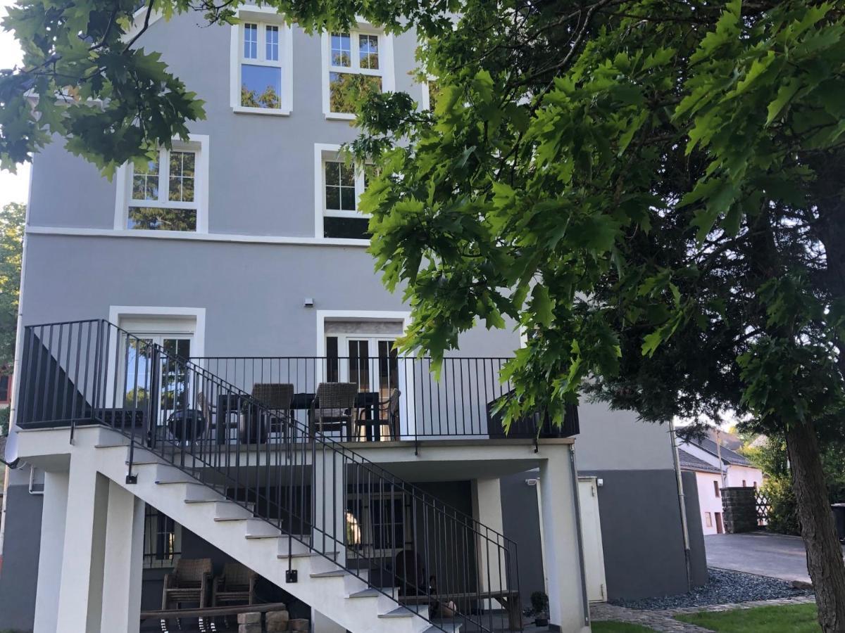 Mein Eifel Ferienhaus Altes Pfarrhaus クローネンブルク エクステリア 写真
