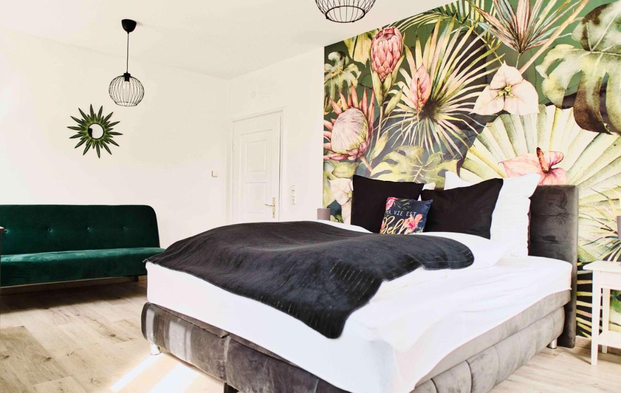 Mein Eifel Ferienhaus Altes Pfarrhaus クローネンブルク エクステリア 写真