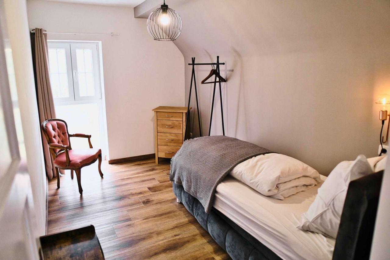 Mein Eifel Ferienhaus Altes Pfarrhaus クローネンブルク エクステリア 写真